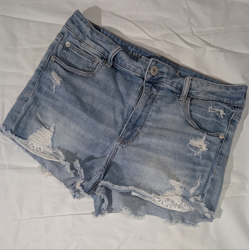 EUC American Eagle Light Blue Distressed Jean Shorts Lace *M20